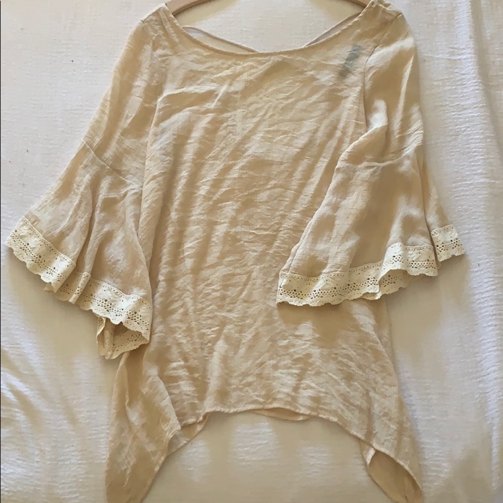 Linen blouse with fun details
